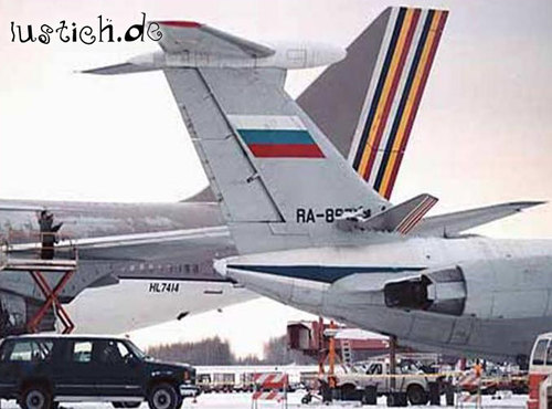Aufgeschnittenes Flugzeug Aufgeschnittenes Flugzeug