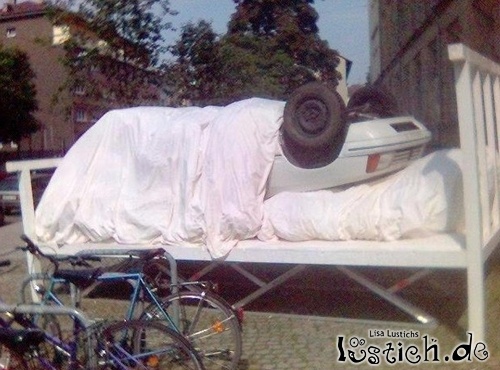 Auto im Bett Auto im Bett
