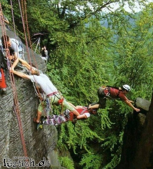 Menschliche Kletterbrücke Menschliche Kletterbrücke