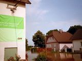 Strom durch Wasser