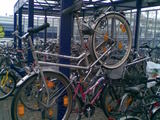 Fahrrad erh&auml;ngt