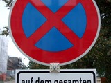 Auf dem Parkplatz herrscht Parkverbot