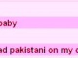 Pakistani auf der Couch