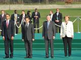 Merkel trotzt Schwerkraft Merkel trotzt Schwerkraft