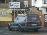 Leichenwagen auf Kneipenparkplatz