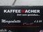 Kaffeemacher bietet Morgenlatte