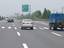 Fu&szlig;g&auml;nger&uuml;berweg auf der Autobahn