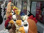Werbemaskotchen in der U-Bahn