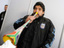 Maradona spielt auf seiner Vuvuzela