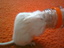 Maus in Flasche stecken geblieben