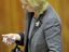Frau mit Handy