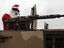 Schwer bewaffneter Santa