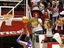 Pappschilder beim Basketball