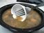 Suppe mit Gabel essen