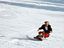 Snowboard und Schottenrock