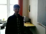 Dummer Junge