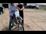 Mama auf dem Motorrad