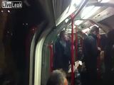 Tänzer nervt in U-Bahn Tänzer nervt in U-Bahn