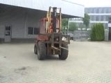 Frau mit Gabestapler Frau mit Gabestapler