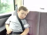 Wie man ein schlafendes Kind weckt