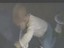 Baby erschreckt sich beim Furzen