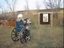 Oma mit Sturmgewehr