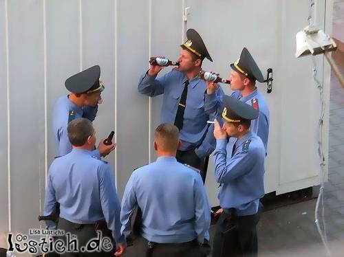 Polizisten bei der Arbeit
