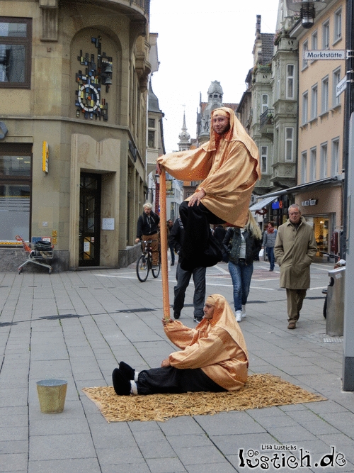 Straßenkünstler hoch zwei Bild lustich.de